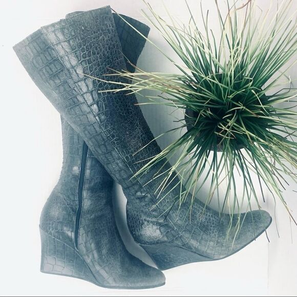 Jennifer Tattanelli Croc Embossed Gray Reptile Wedge Boot - Picture 1 of 14